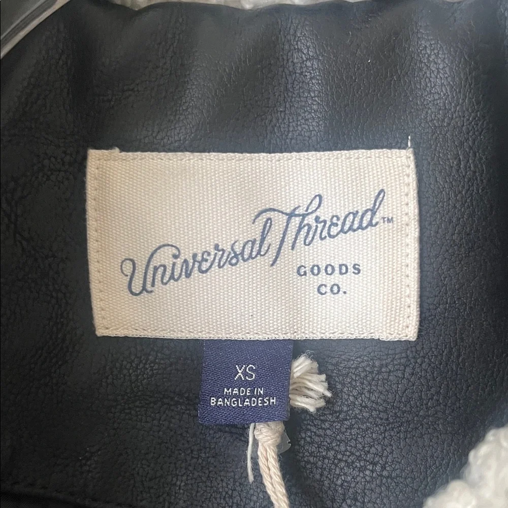 Universal Thread Black Leather Jacket with Cream Shearling Collar - Picture 2 of 5